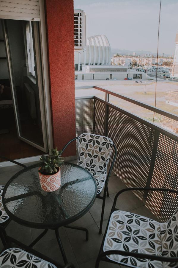 Apartament Nika, Arena