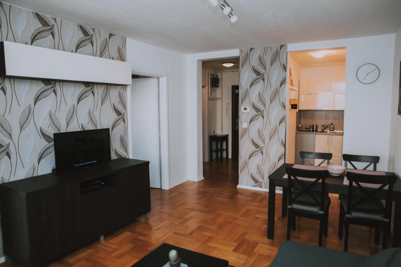 Apartment Nika, Arena