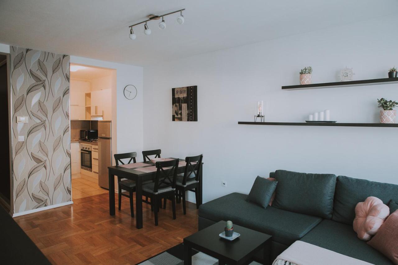 Nika, Arena Apartment
